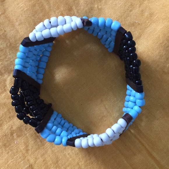 Stretchy beaded bracelet - Picture 2 of 3